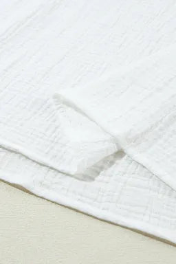 Chemisier Blanc – Col V & Dentelle Froissée