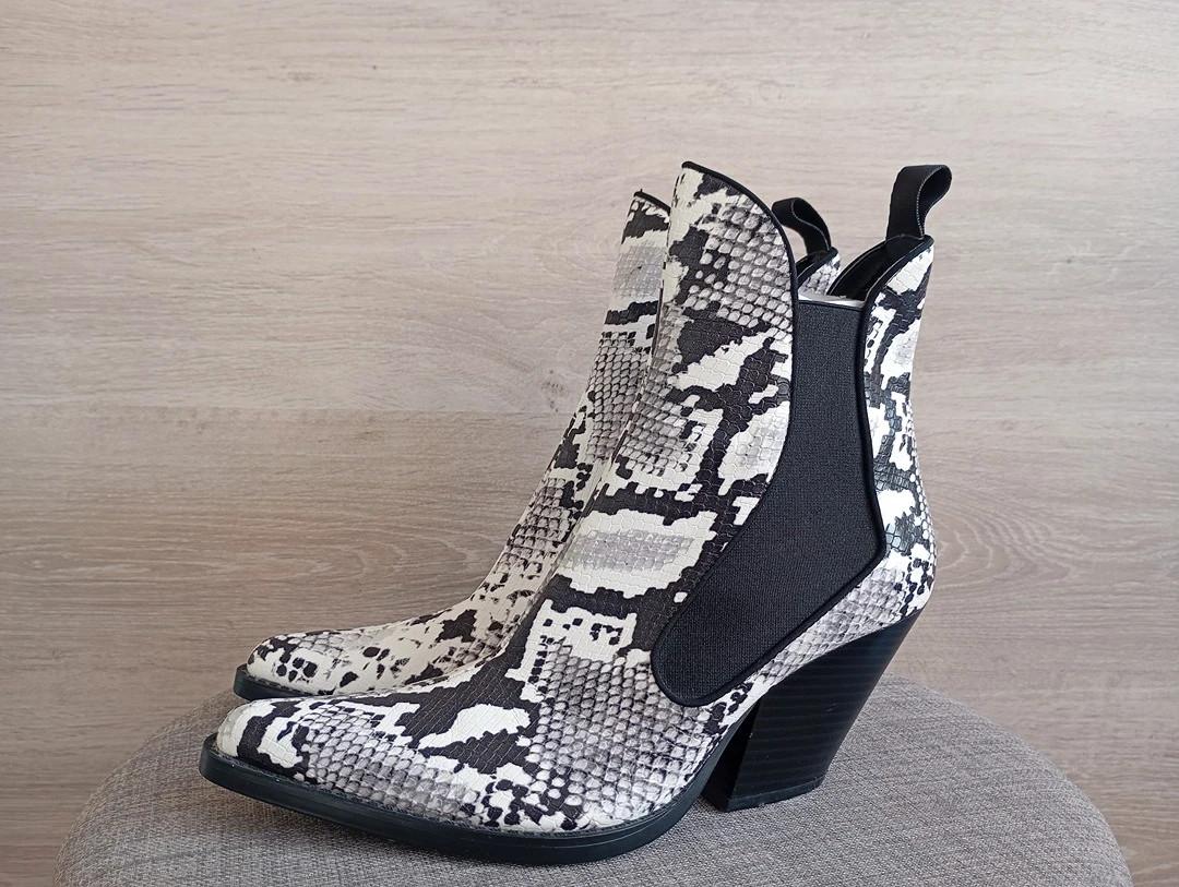 Jolies bottines Zara pointues imprimé pyton taille 39 - blanc/noir/gris - très bon état