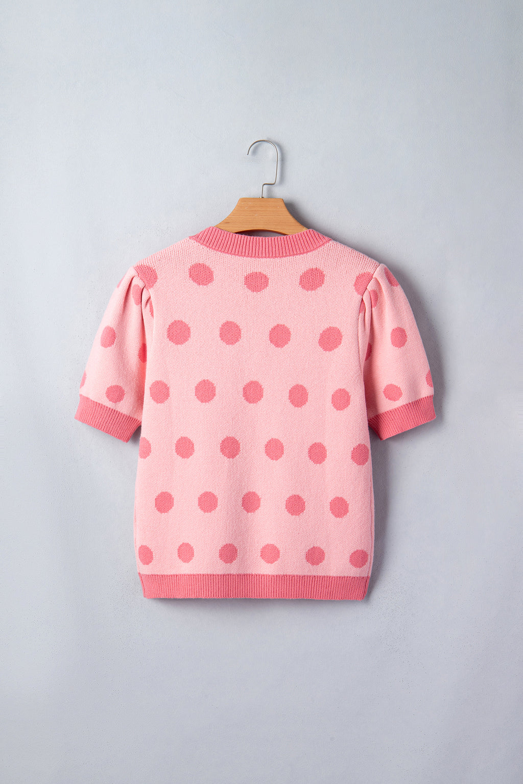 Pull Bleu Ciel à Pois Blancs – Col en V, Manches Courtes Bouffantes