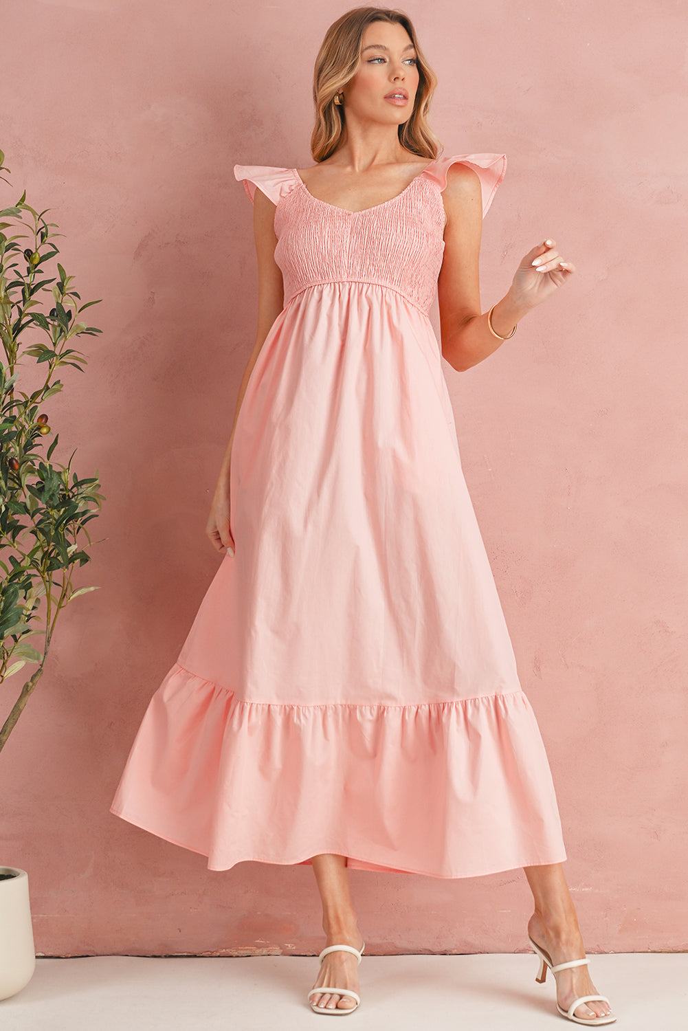Robe longue à col V, corsage smocké et manches papillon