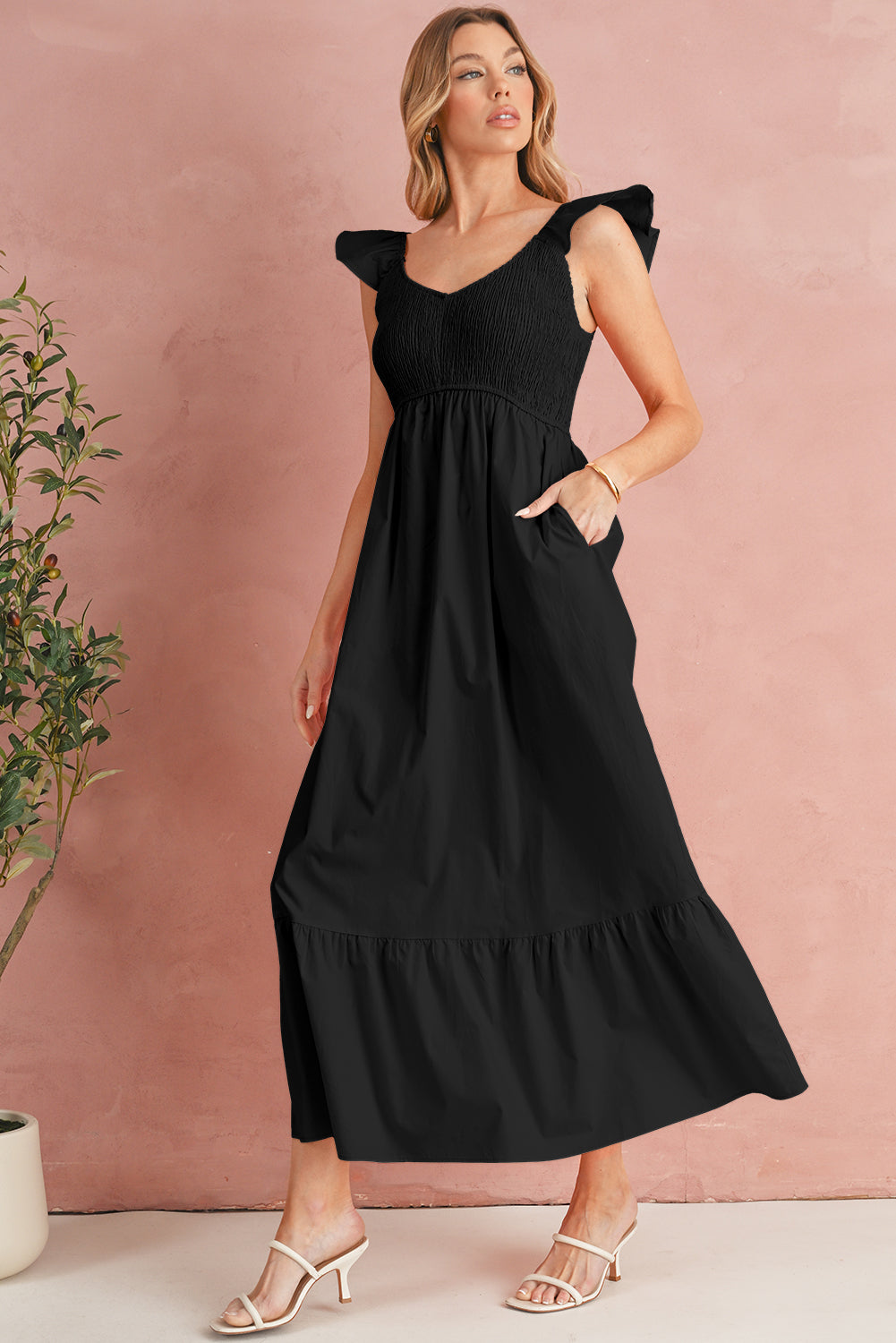 Robe longue à col V, corsage smocké et manches papillon