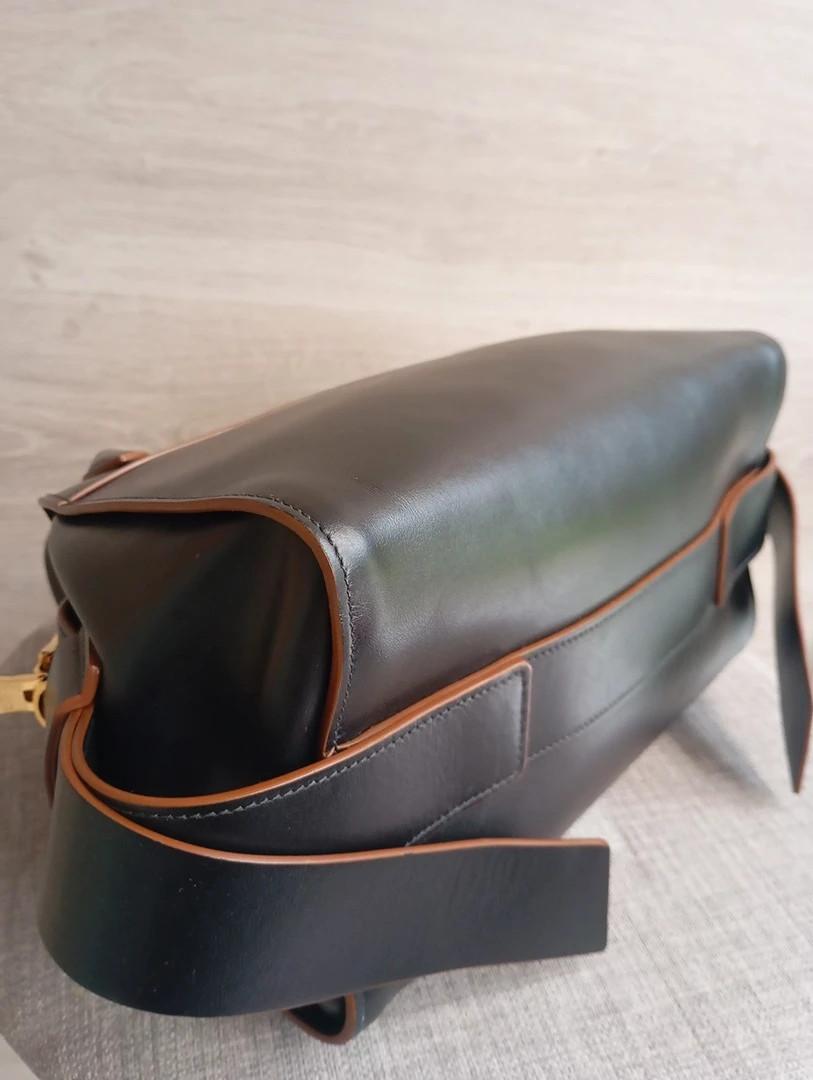 Sac à main Prada bandoulière - cuir - noir et marron - modèle Top Handle Vintage , collection Vitello Phoenix de Prada