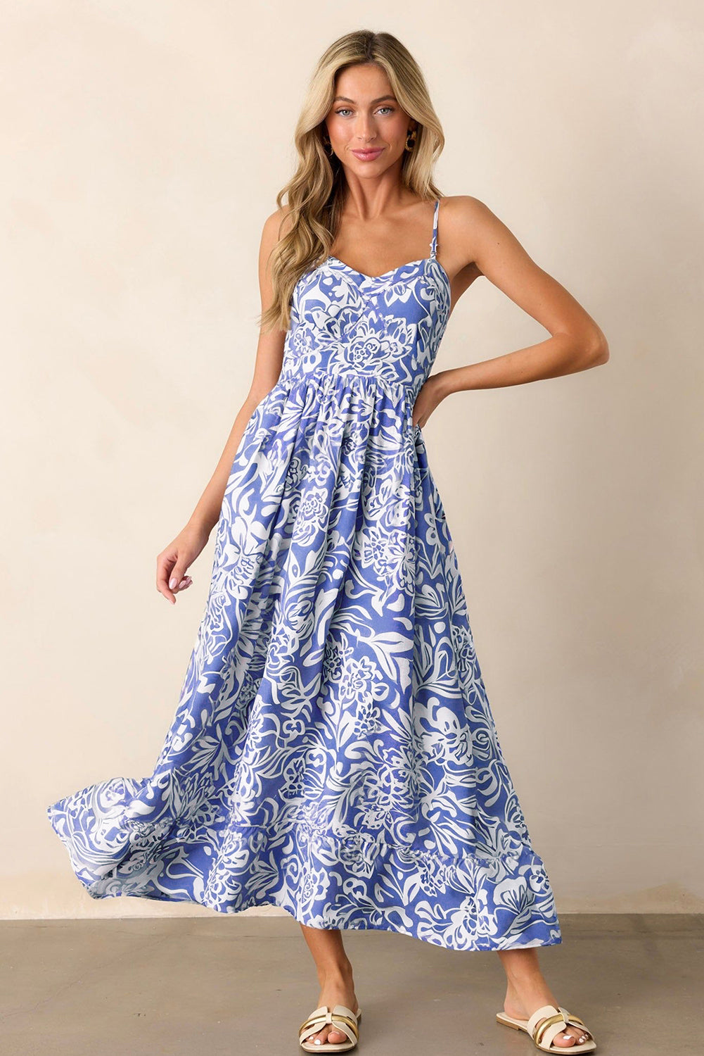 Robe maxi bleu ciel à fleurs — Bretelles spaghetti & taille haute