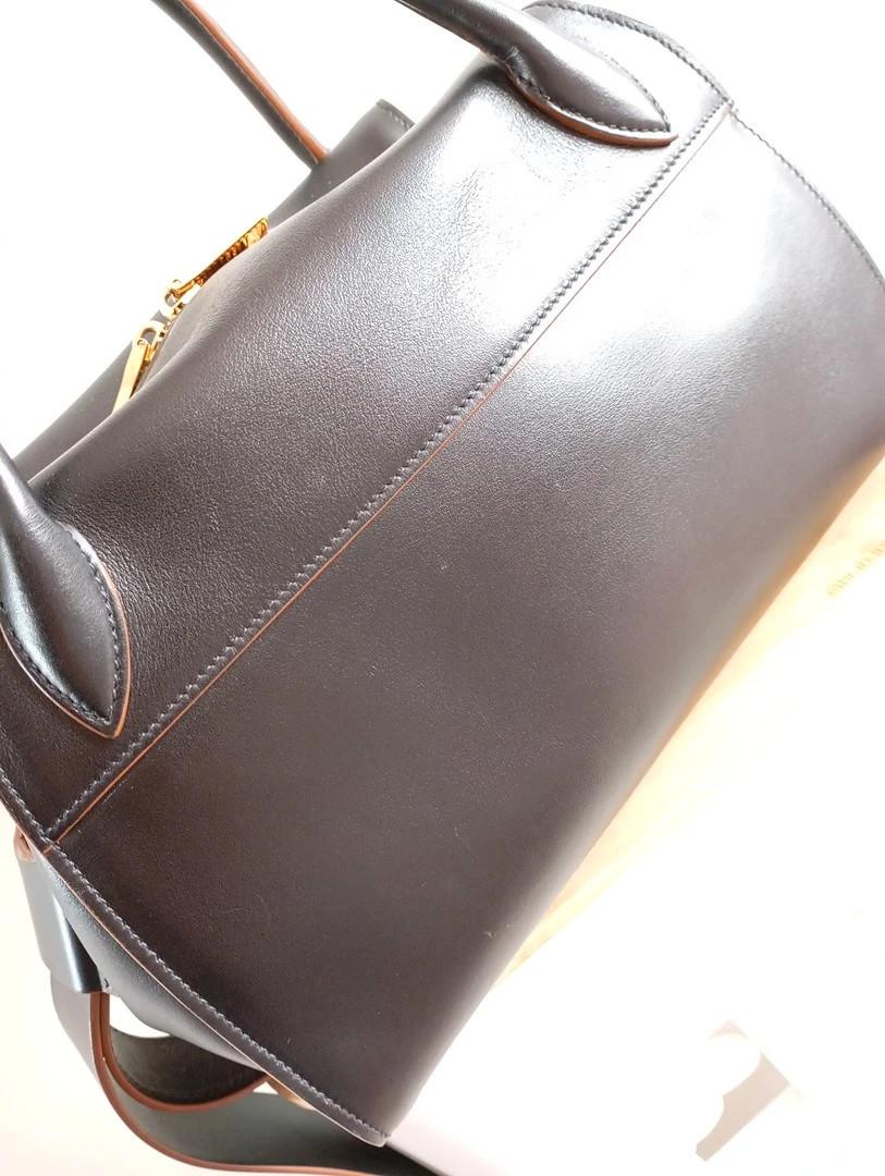 Sac à main Prada bandoulière - cuir - noir et marron - modèle Top Handle Vintage , collection Vitello Phoenix de Prada