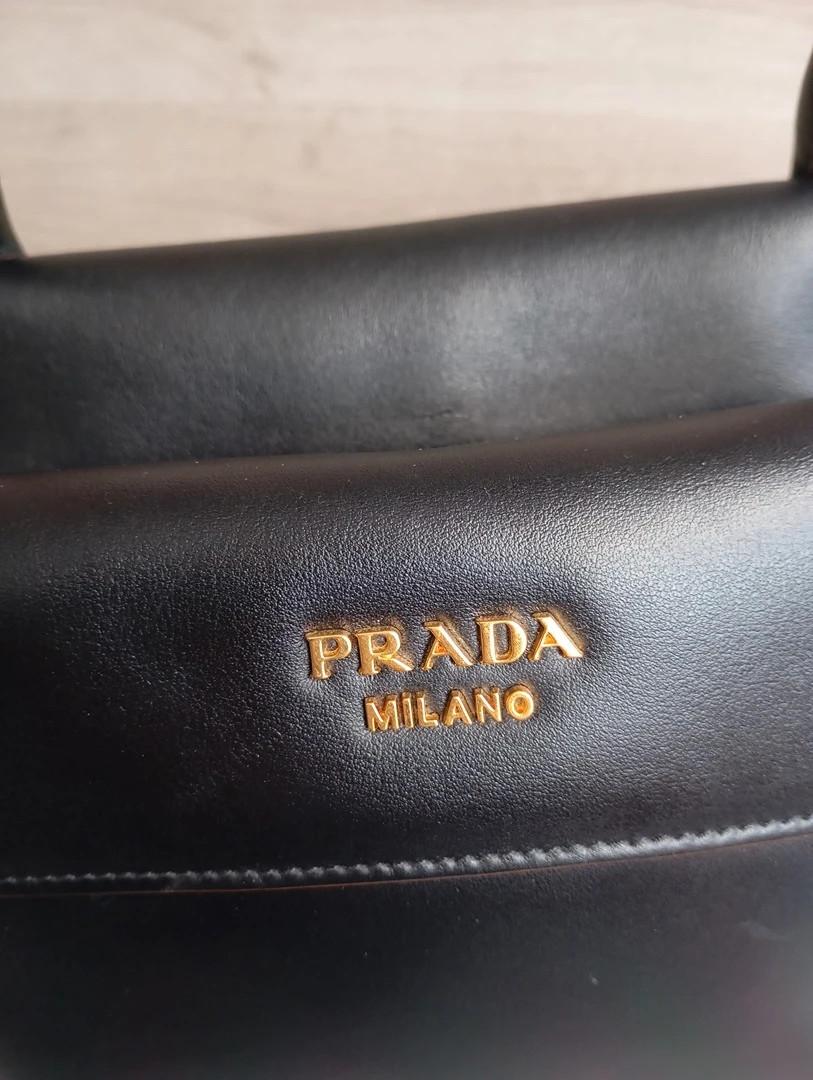 Sac à main Prada bandoulière - cuir - noir et marron - modèle Top Handle Vintage , collection Vitello Phoenix de Prada