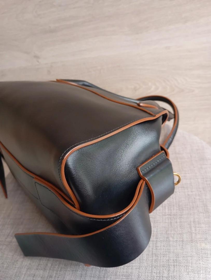 Sac à main Prada bandoulière - cuir - noir et marron - modèle Top Handle Vintage , collection Vitello Phoenix de Prada
