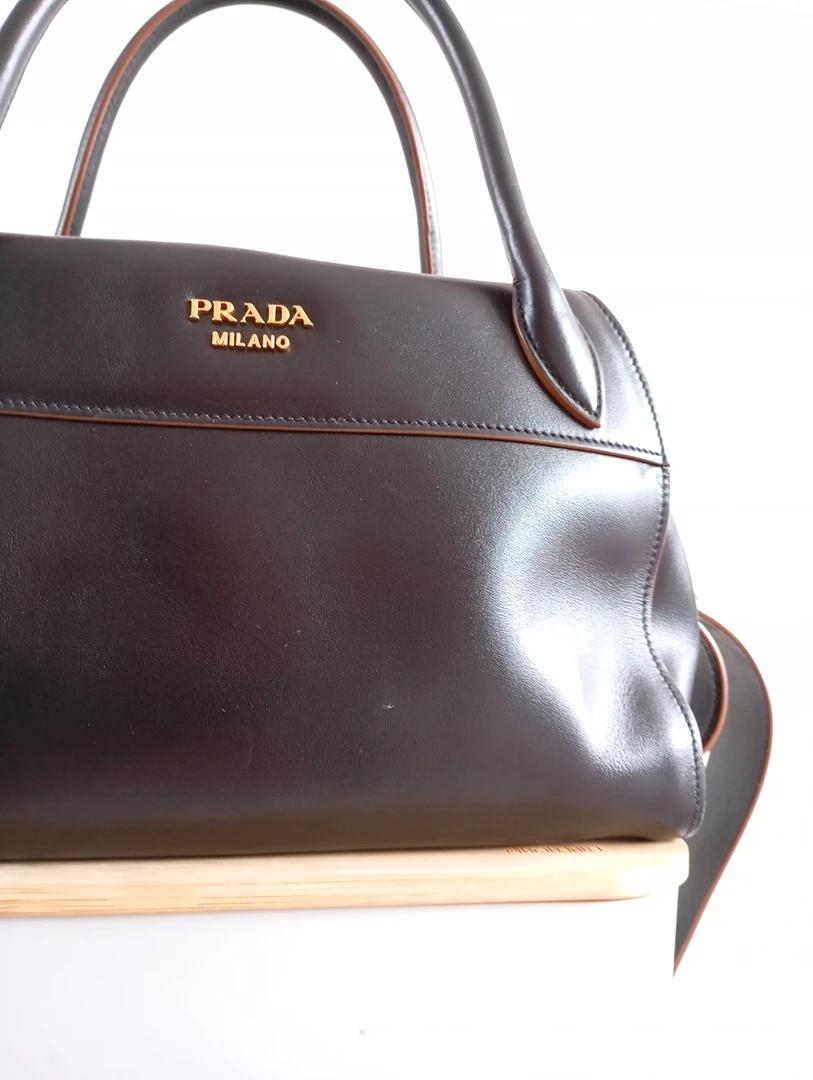Sac à main Prada bandoulière - cuir - noir et marron - modèle Top Handle Vintage , collection Vitello Phoenix de Prada