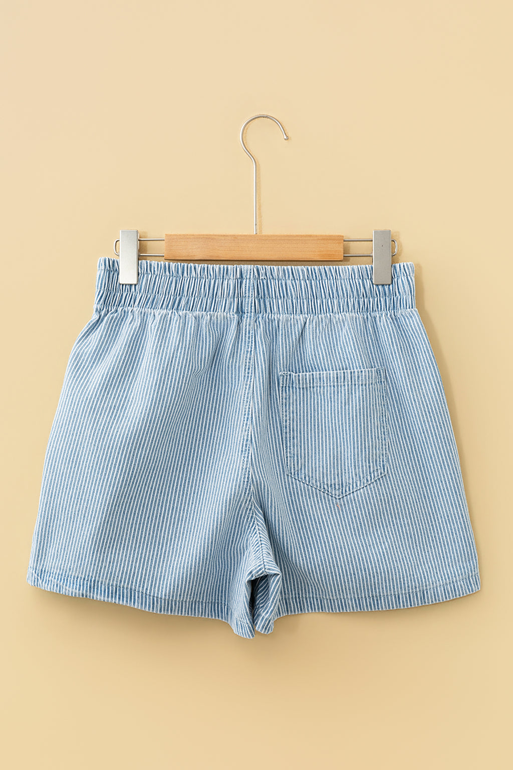Short en jean rayures bleu ciel — Taille élastique & cordon