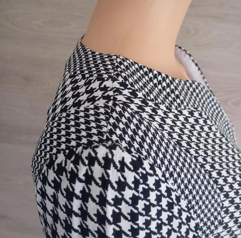 Robe Caroll taille M à carreaux Noir et blanc - très bon état - manches longues