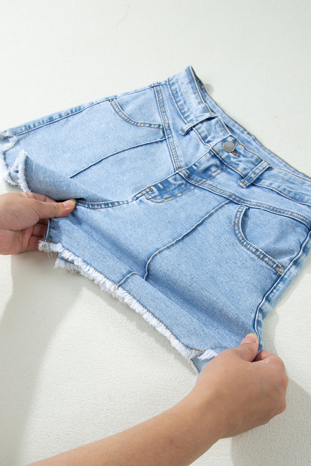 Short en jean taille haute effiloché — Bleu myosotis délavé