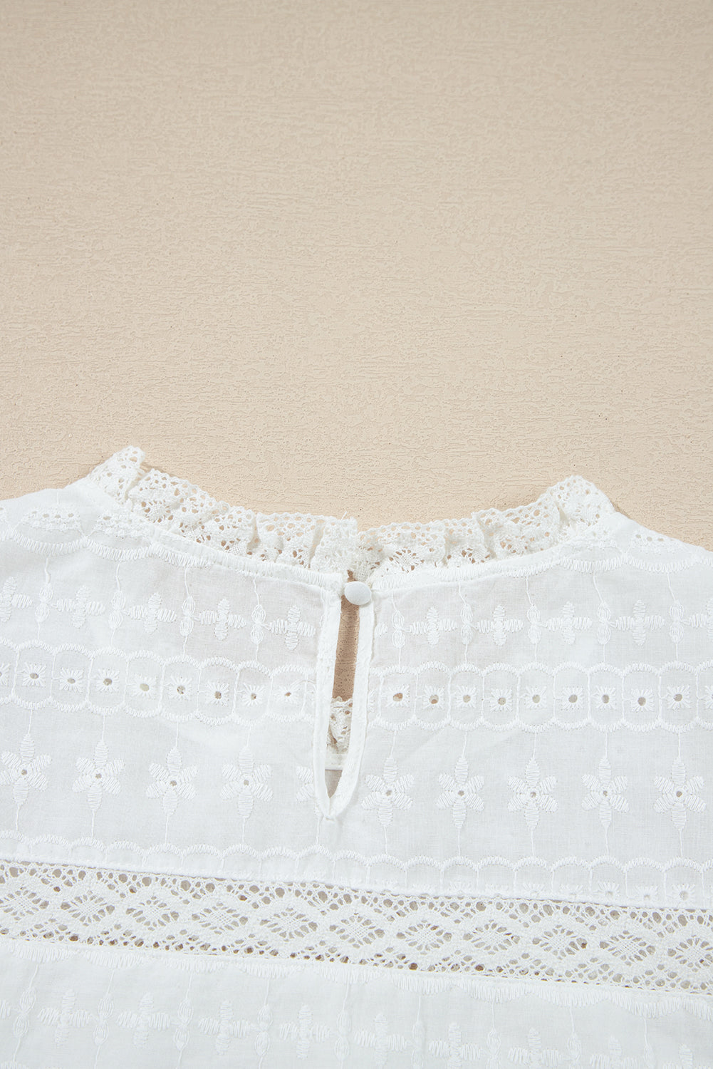 Chemisier Blanc à Col en Dentelle et Manches Papillon — Œillets