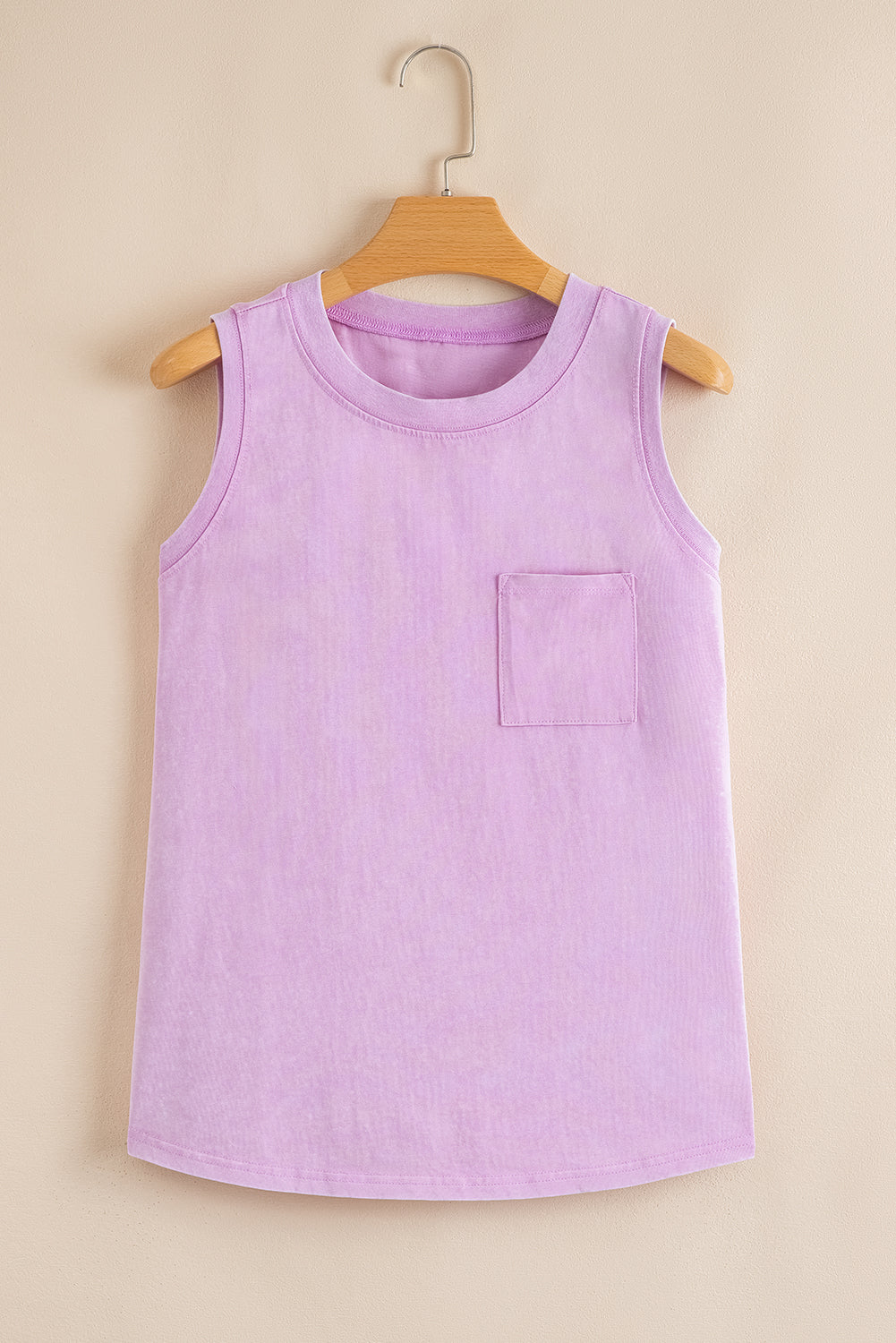 Débardeur lilas mineral wash à poche poitrine en 100% coton