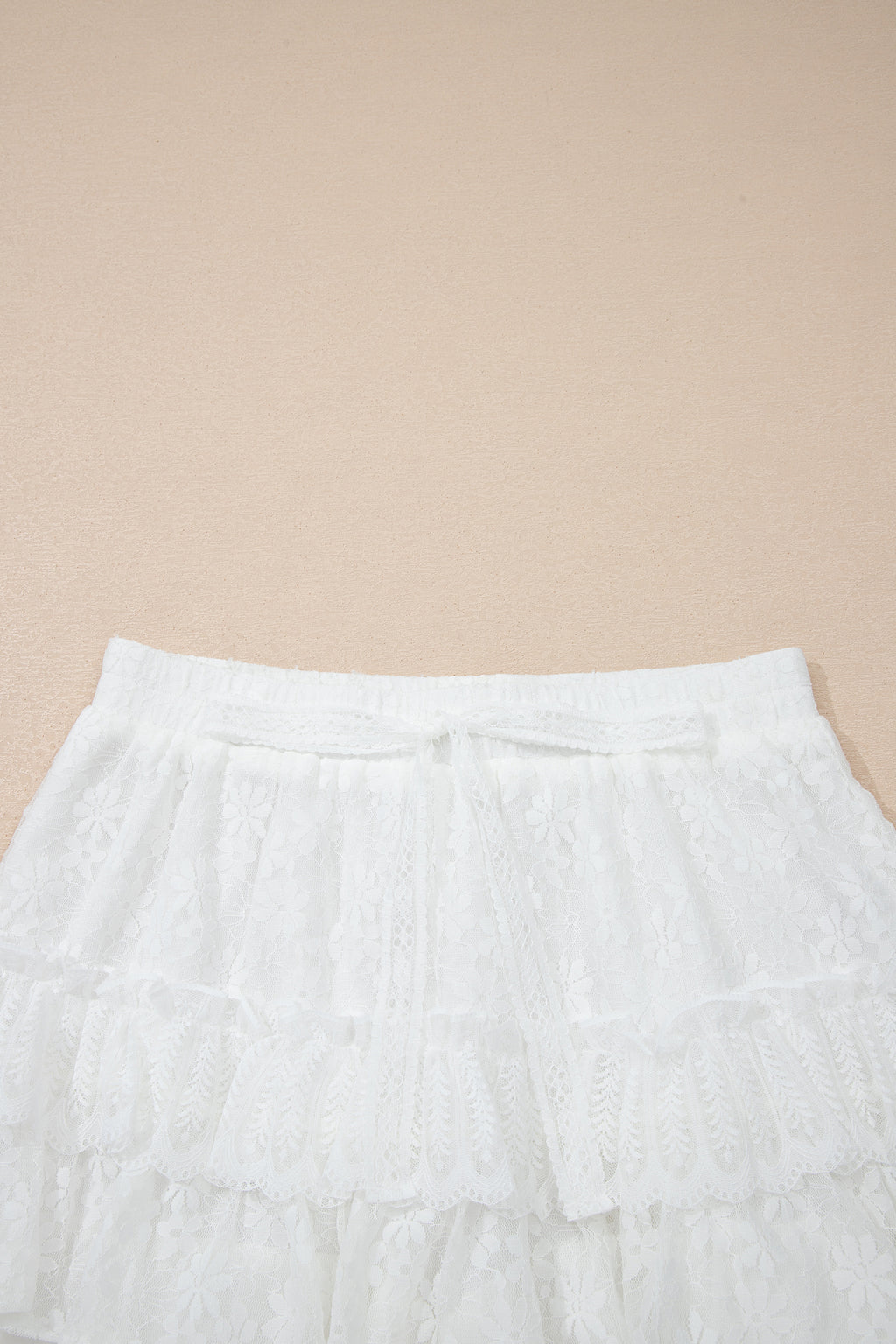 Shorty en dentelle à volants étagés — blanc, taille haute élastique