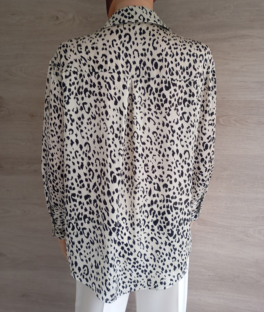 Chemise manches longues Zara taille S - style léopard noir et blanc