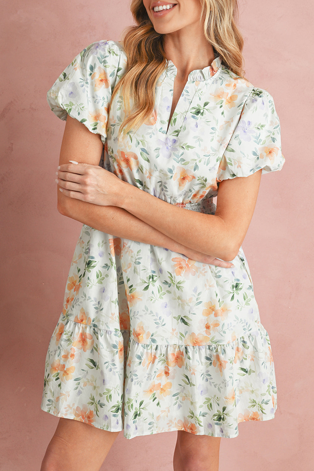 Robe Courte Beige à Imprimé Floral — Taille Haute Smockée et Manches Bouffantes