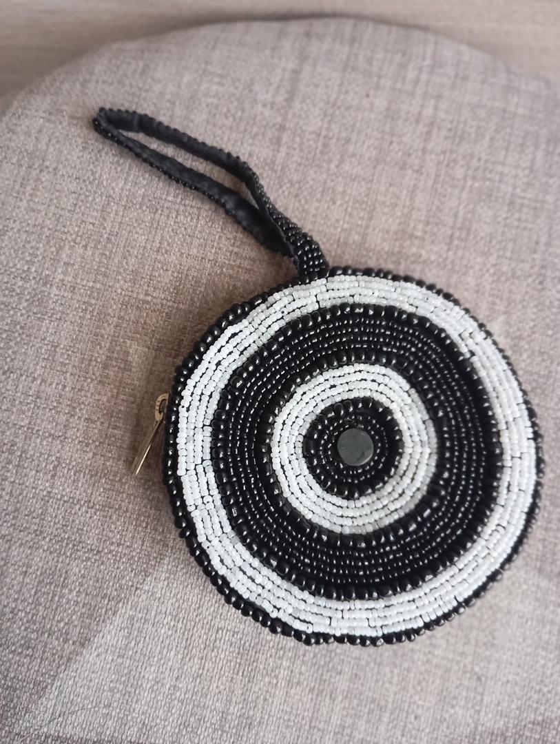 Porte monnaie perles femme - Noir et blanc - très bon état - rond