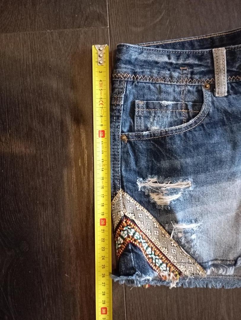 Joli short en jean Stradivarius taille S - Bleu en Très bon état