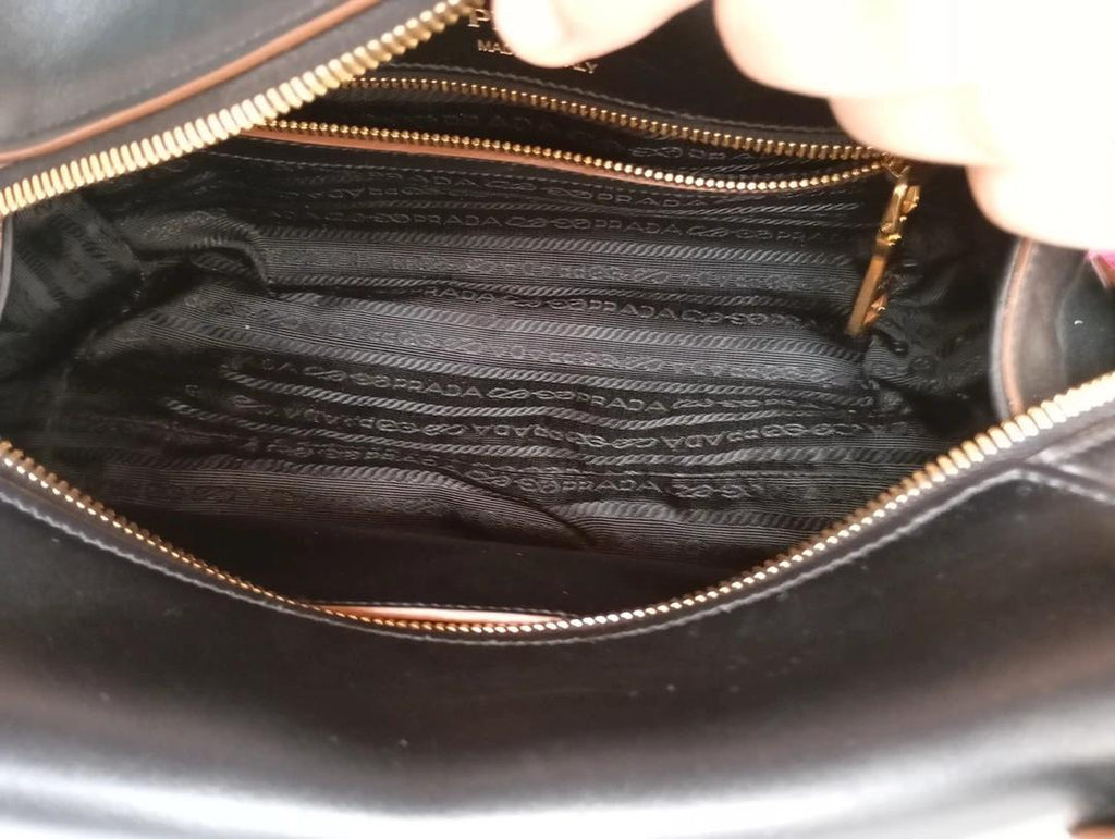 Sac à main Prada bandoulière - cuir - noir et marron - modèle Top Handle Vintage , collection Vitello Phoenix de Prada
