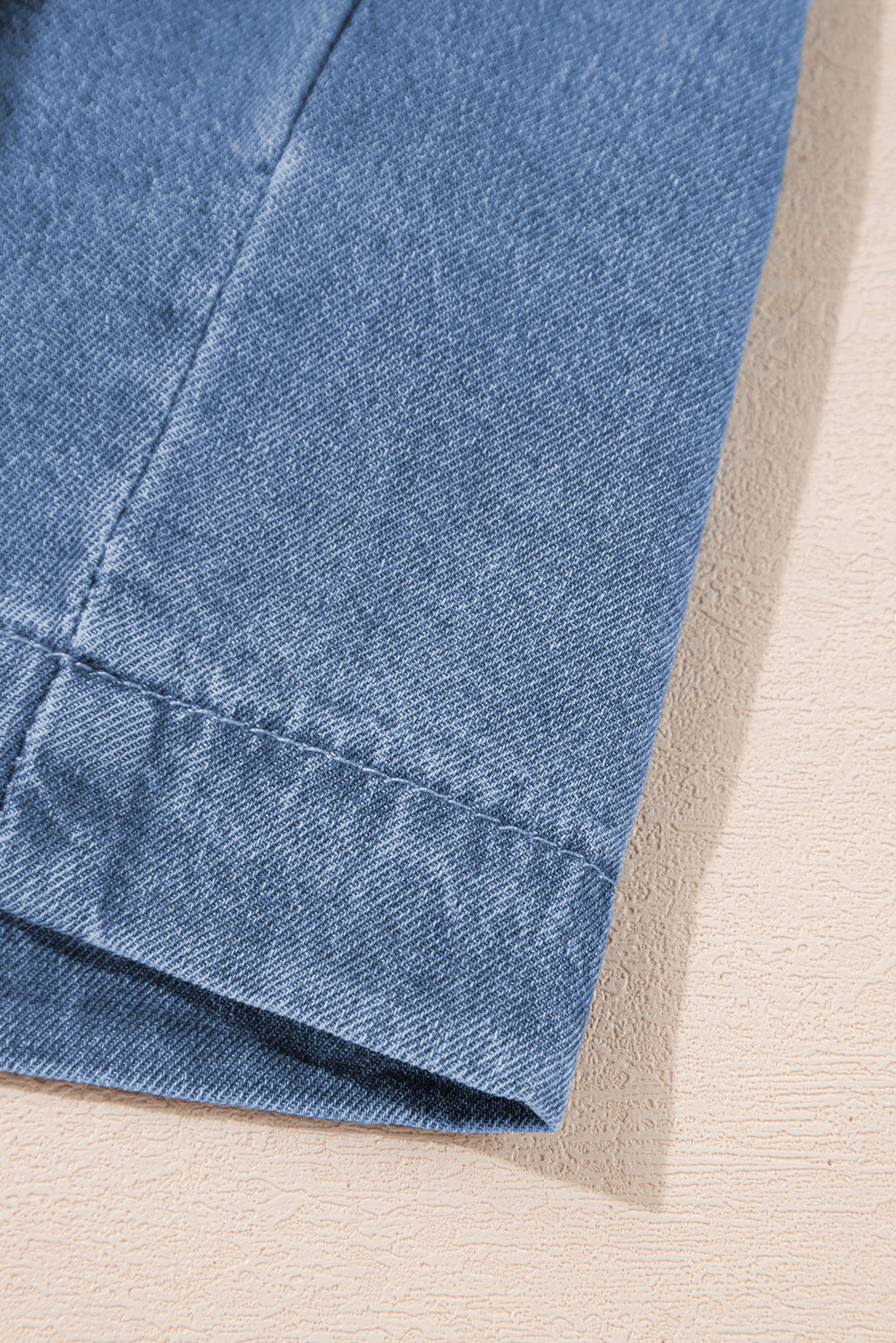 Chemise en Jean Péplum — Manches Bouffantes et Nœuds Papillon, Bleu Crépuscule