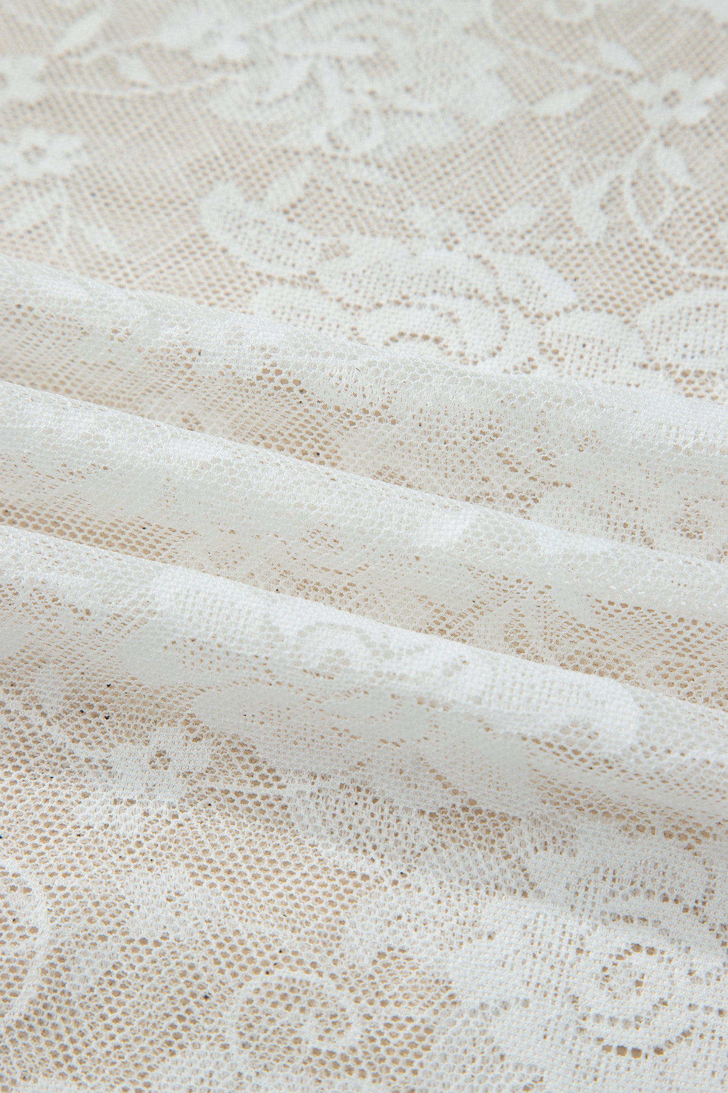 Top en Dentelle Florale Blanc — Manches Longues & Col Montant Grande Taille