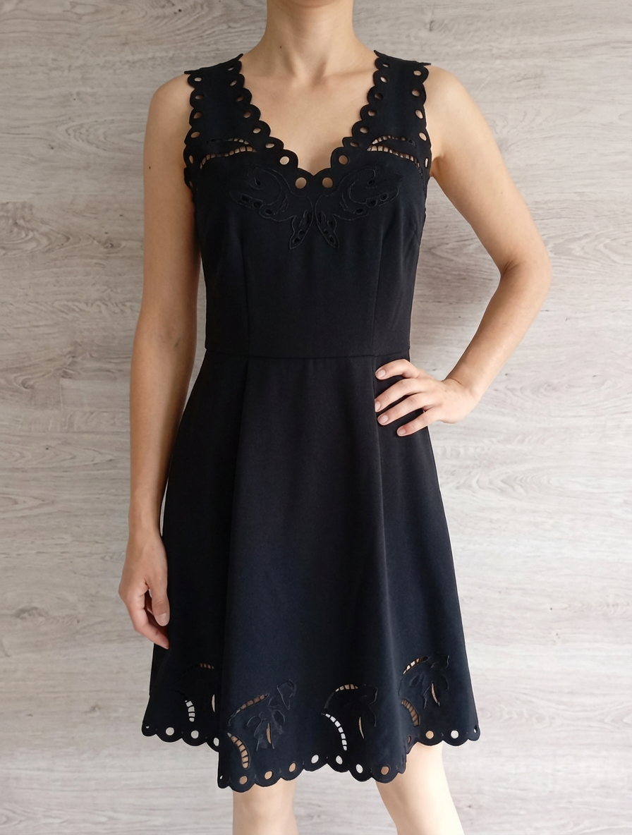 Petite robe noire découpée au laser — Ted Baker — Taille S — Très bon état